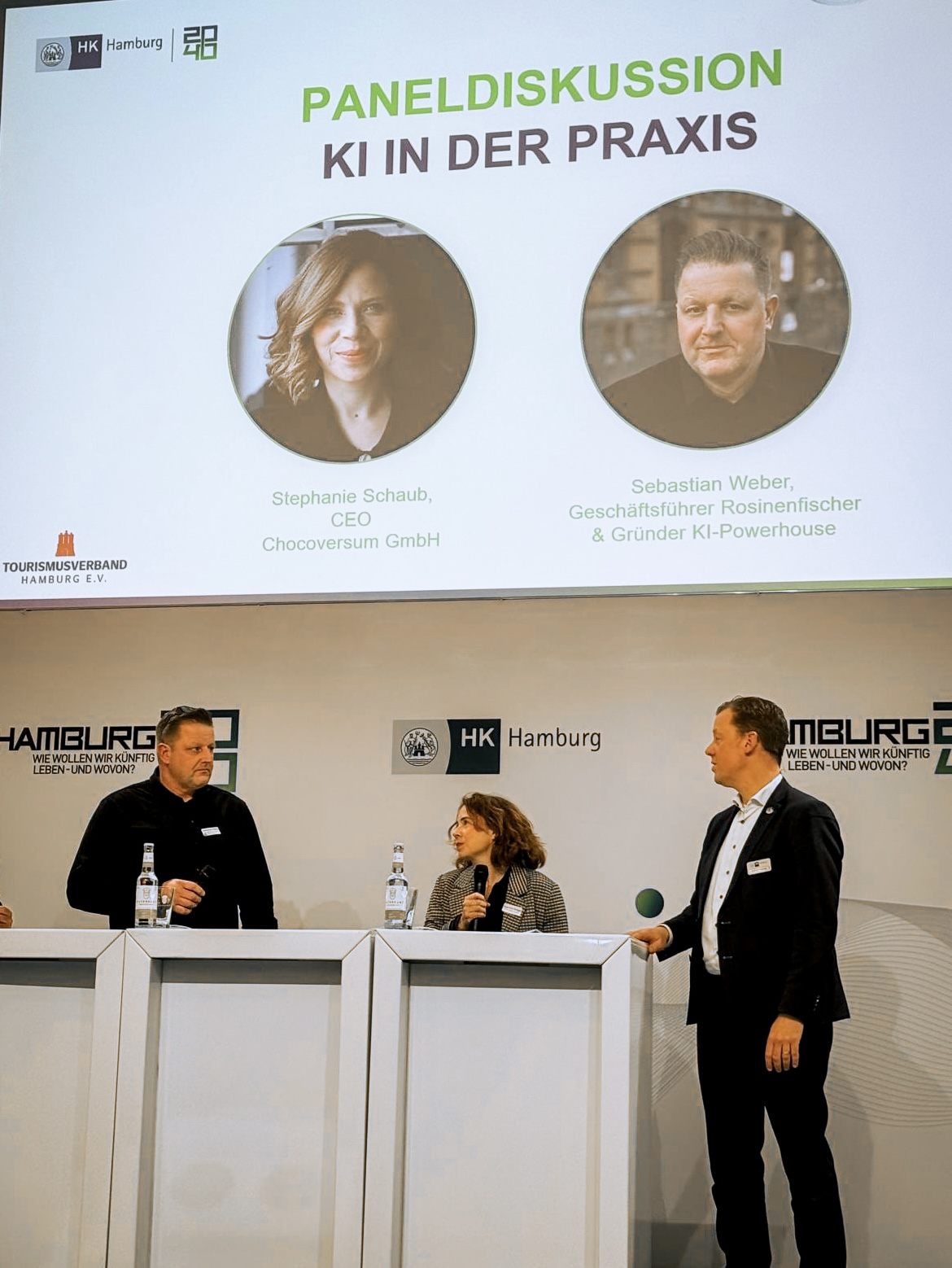 Sebastian Weber, Gründer KI Powerhouse, bei der Paneldiskussion „KI in der Praxis